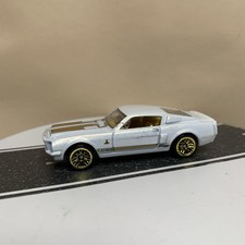 2013 Hot Wheels Hw Showroom 245250 1968 Ford Mustang Shelby Gt500 White Gold 2013 Hot Wheels Hw Showroom 245250 1968 Ford Mustang Shelby Gt500 White Gold