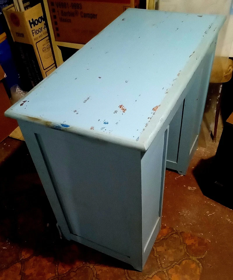 Escritorio antiguo con (6) cajones ▪︎ 38"L x 19"D x 30"H ▪︎ 16"W apertura media Foto 4 de 4