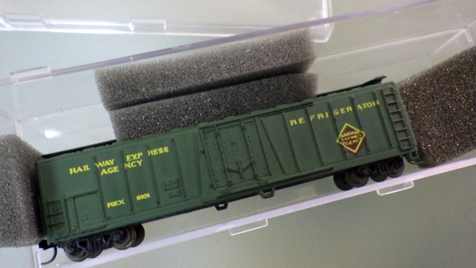 N-TRIX 50' Railway Express Agency REA Billboard Reefer in Used Box w/ MTL's