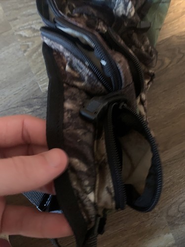Cabelas Adjustable Hunting Belt With 7 Zip-up Pouches mossyoak camo - Picture 7 of 12
