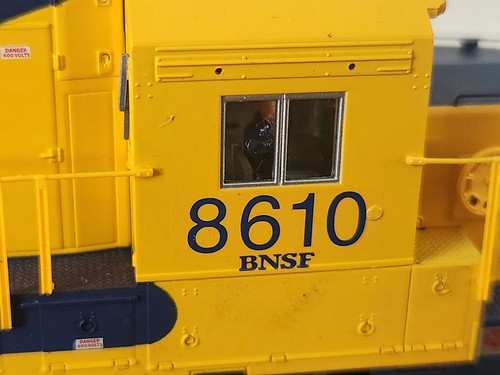HO Atlas Master Series #9032 Dash 8-40B BNSF/ATSF “Patch Job” #8610 W/ Box - Picture 8 of 13