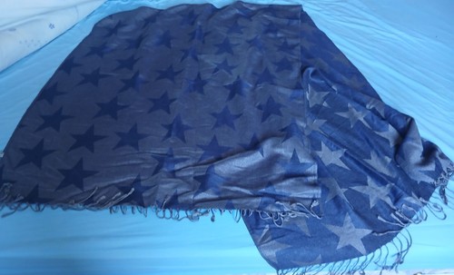 Schönes Damen Schal blau Sterne. Größe 188 cm x 70 cm. AcrylViskose.Preloved sehr guter Zustand - Bild 1 von 8