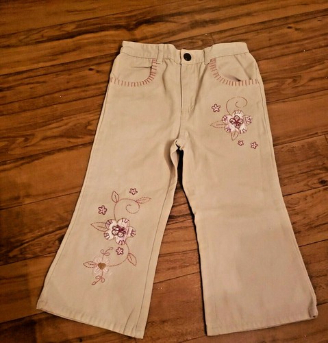 Pantalón Faded Glory Girls beige caqui con flor bordada talla 3T - Imagen 1 de 9
