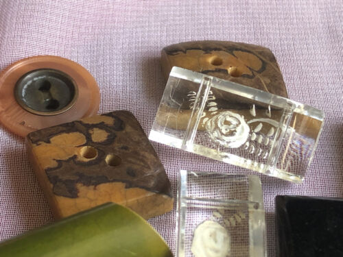 20 Vintage Buttons Bakelite Toggle Reverse Carved Lucite Flowers Glass etc - Picture 3 of 18