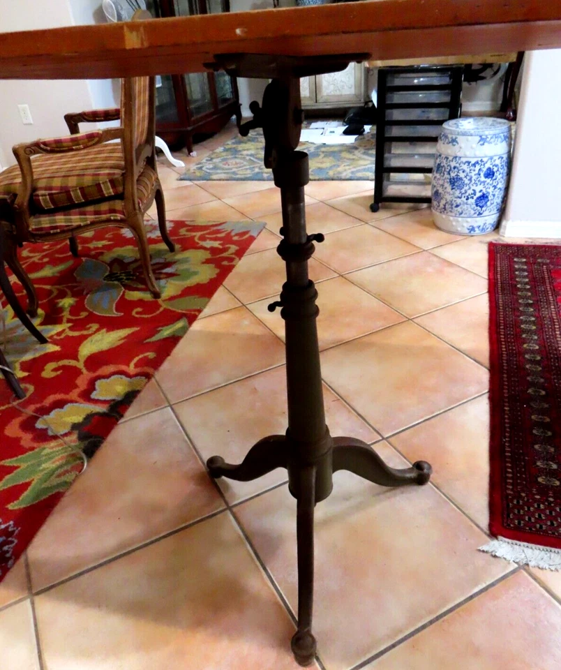 ANTIGUA MESA DE DIBUJO TELESCÓPICA VICTORIANA DE ROBLE Y HIERRO FUNDIDO CON PINTURA ORIGINAL 8 Foto 4 de 4