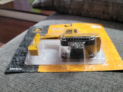 Ertl John Deere 690DLC Excavator Brand New Still Carded! 1/64 scale Yellow - Picture 4 of 5