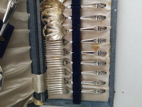 Olympic Regalia Sheffield Cutlery Set - 5 Forks, 6 Spoons, 1 Serving in Case - Picture 3 of 8