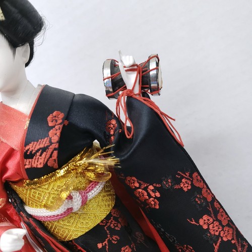 Vintage japanische Geisha schwarz & rot Kimono Puppe auf schwarzem Holzständer 12" hoch - Bild 4 von 17