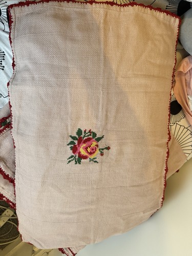 Handmade Embroidered Dosuti Bedsheet Set with Crochet Details - Picture 9 of 9