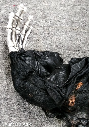 Zombie Prop 57" Blk or Bl Creepy Climbing Indoor/Outdoor Hanging Halloween Prop - Picture 8 of 11