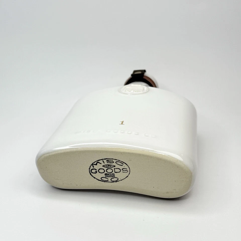 Varios. Botella de frasco de cerámica marfil Goods Co. 11 oz con tapa de corcho hecha en EE. UU. Foto 3 de 4