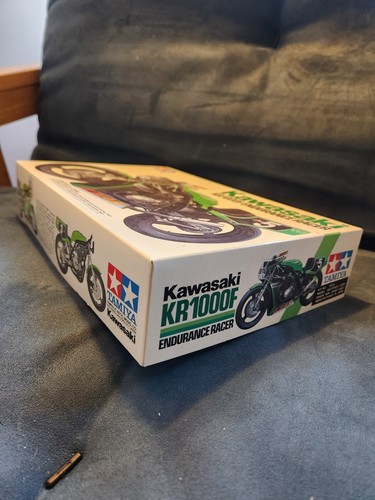 Kawasaki KR1000F Endurance Racer by Tamiya 1/12 scale #1412 partially started - Picture 2 of 14
