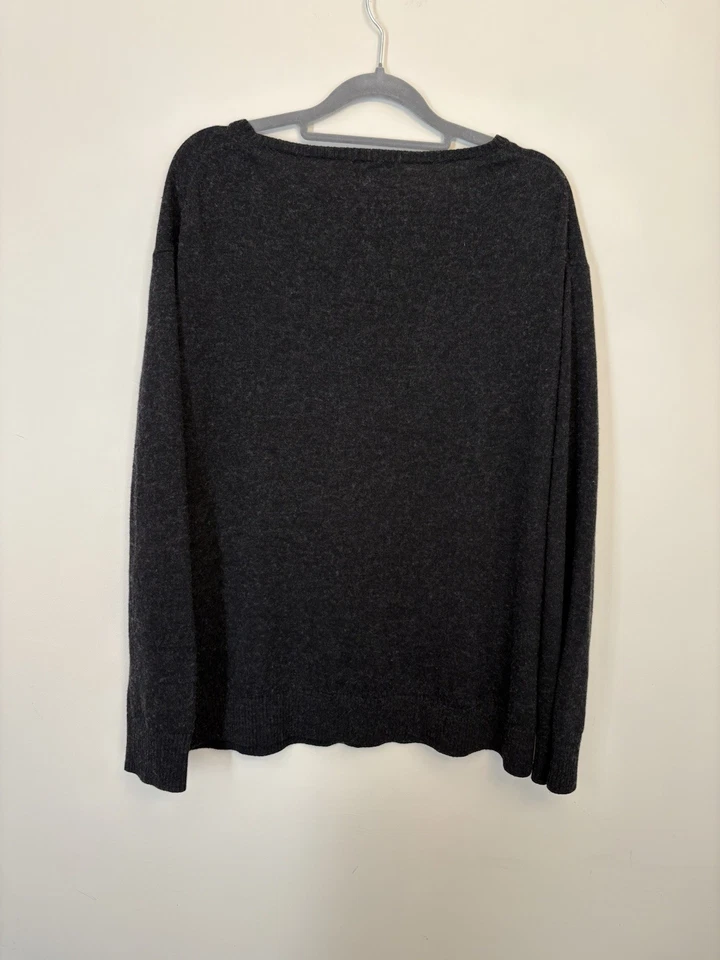 Hush Women’s Charcoal Grey V Neck Jumper With Large Star Motif Size M - Image 2 of 4