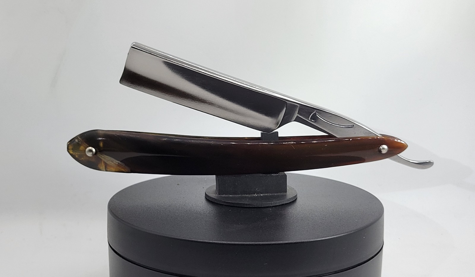 Wosenholm Pipe Razor - Restored 11/16+ Straight Razor - Sheffield (Shave Ready)