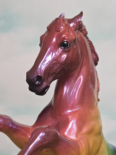 Breyer Traditional Fighting Stallion JEWELS. '22 Fall Decorator. 🌈 Rainbow. $20 - Bild 8 von 11