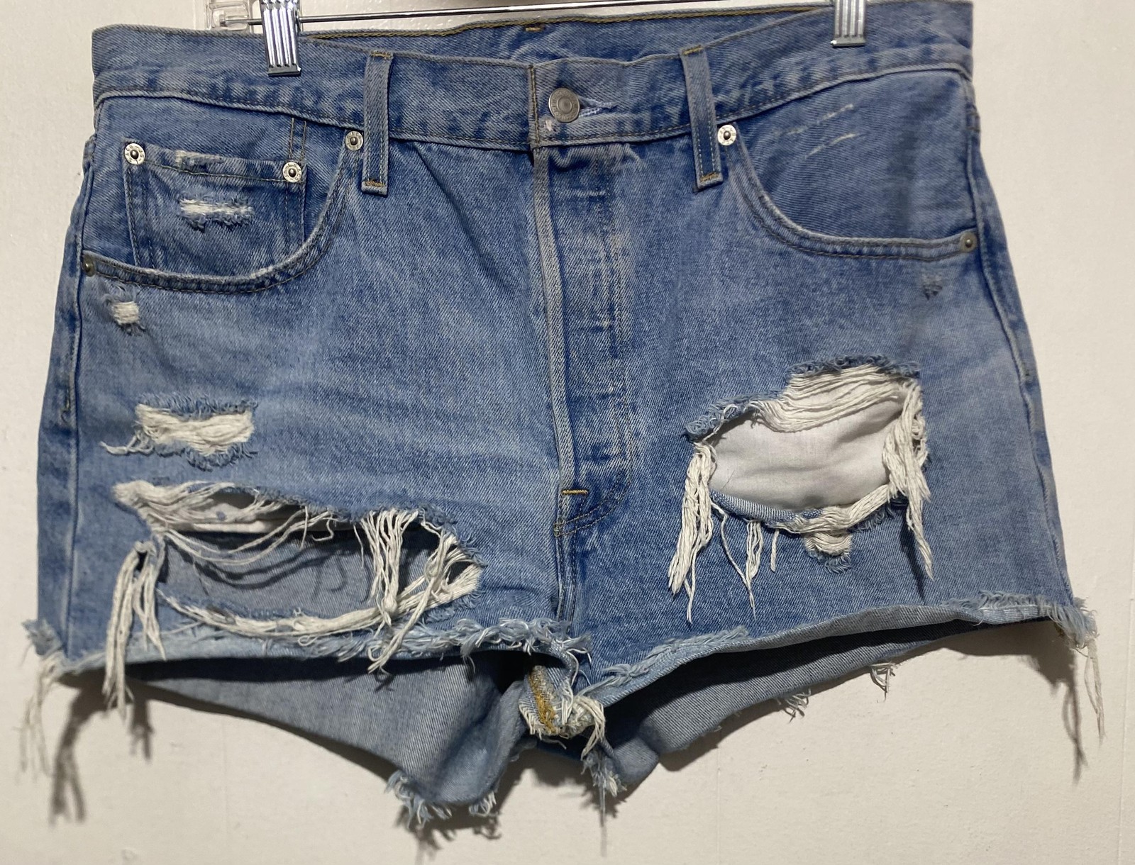 Levi's 501 Premium Denim Shorts Womens 33 Fits 34 Blue Distressed Cutoff Raw Hem thumbnail 3