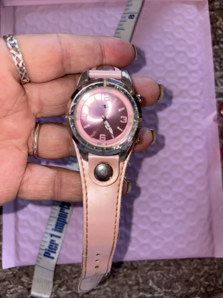 AW Athletic Works Esfera Rosa Cuero Rosa Banda Luces Botón Batería Nueva Funcionando Foto 3 de 4