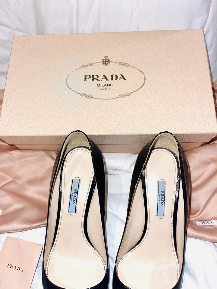 PRADA BLACK PATENT LEATHER SAFFIANO LEATHER POINTY TOE HIGH HEEL SHOES SZ 39 - Image 3 of 4