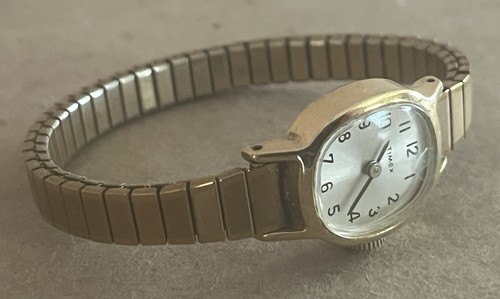 Vintage 1980s Timex Women’s Wristwatch Gold Tone Stretch Band Manual Wind WORKS! - Picture 4 of 14