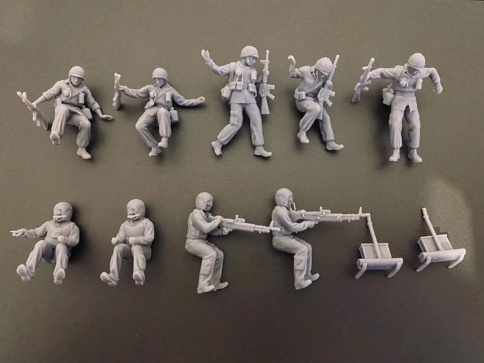 1/48 resin figures Vietnam Huey UH-1 Crew and Landing soldiers (11 figures) - Immagine 2 di 4