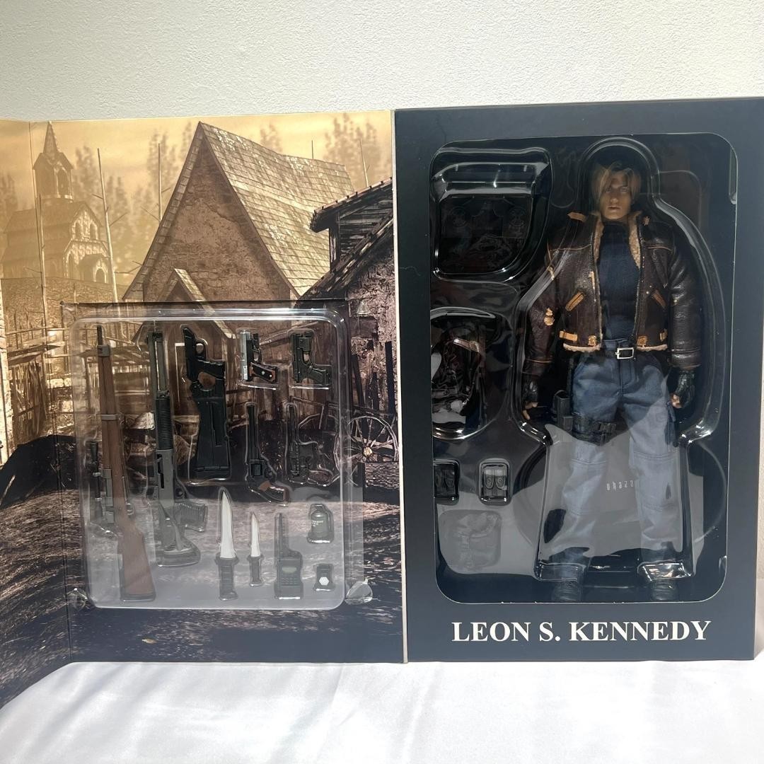 Hot Toys Standard Edition Resident Evil 4 1/6 Scale Leon Figure