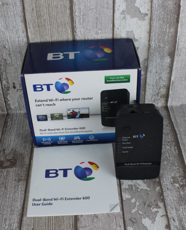 Black BT Dual Band Wi-Fi Extender 600 Adapter boxed