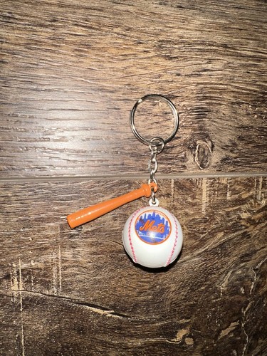 Vintage New York Mets Keychain Baseball And Bat Plastic 3” Inches - Picture 2 of 4