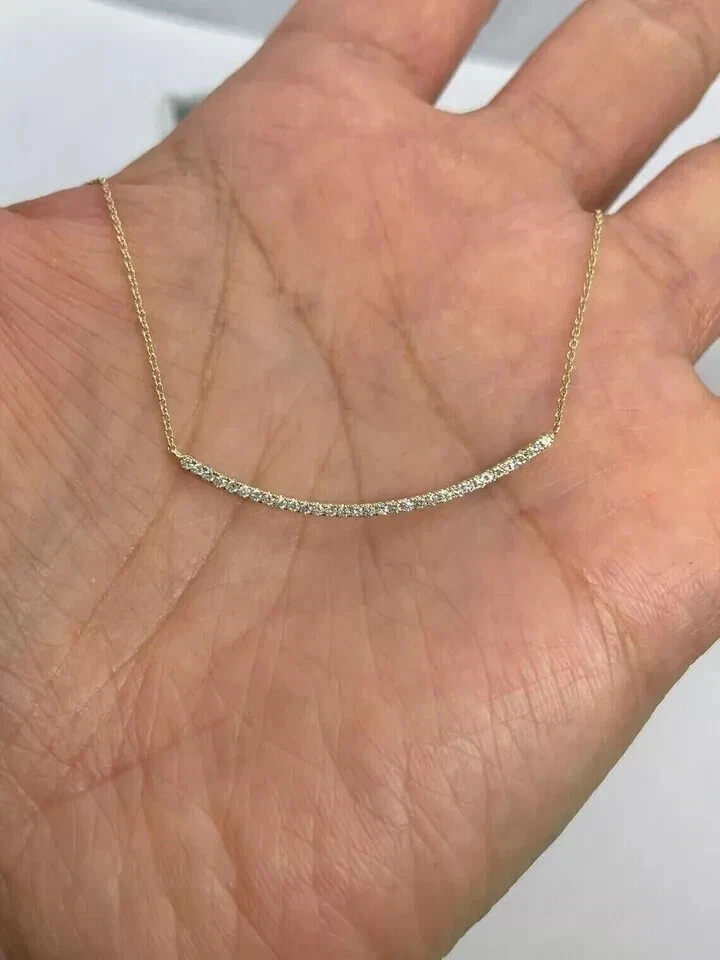 Collar de cadena para mujer de moissanita blanca de corte redondo de 0,86 quilates enchapado en oro blanco de 14 quilates Foto 3 de 4