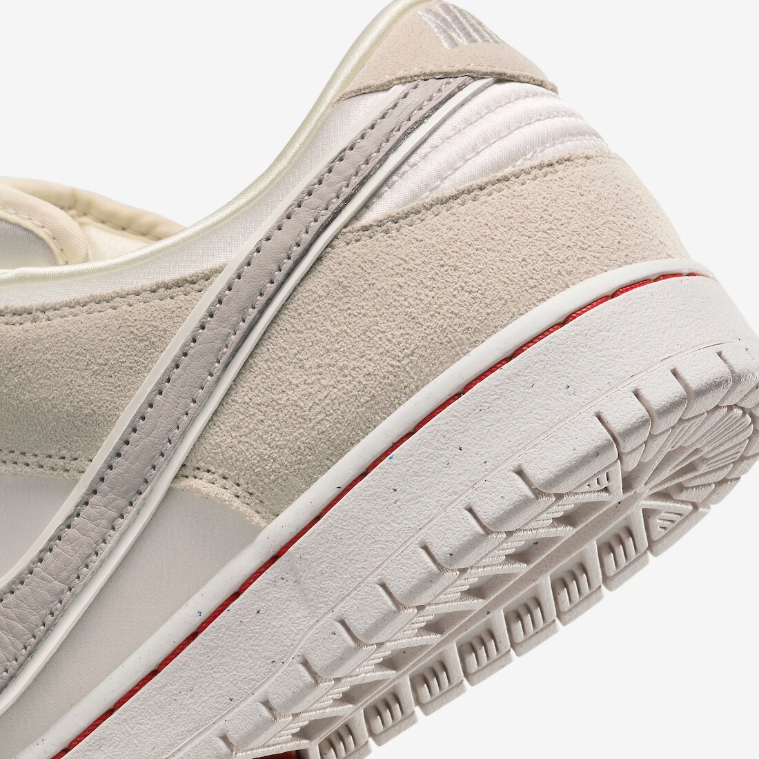 BNIB Nike SB Dunk Low City of Love Light Bone US 9.5 DS BNIB Nike SB Dunk Low City of Love Light Bone US 9.5 DS