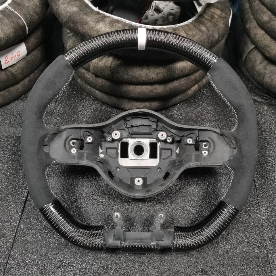 Carbon Fiber Alcantara Steering Wheel for Mercedes-Benz AMG C63 GT 2018-2020 - Imagem 2 de 4