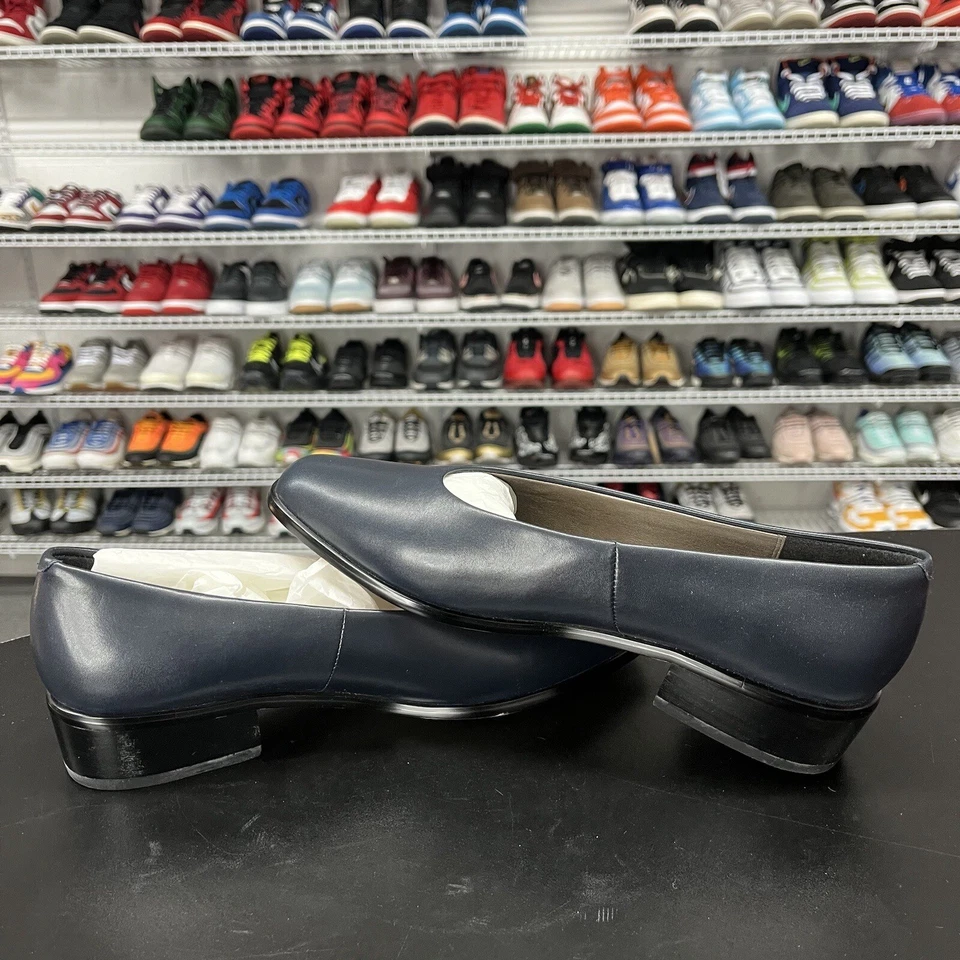 Zapatos para mujer vintage de la colección Caressa Crosstown azul marino talla 7M Foto 4 de 4