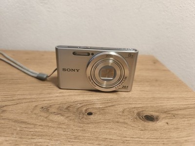 Sony Cyber-shot DSC-W730 16.1 MP 8x Zoom Digitalkamera Silber