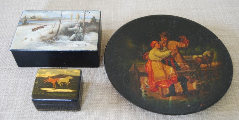 EARLY FEDOSKINO RUSSIAN LACQUER BOXES AND PLATE