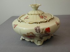 Hübsche Porzellan-Deckelterrine, Waldershof, elfenbeinfarben, Blumen-/Golddekor