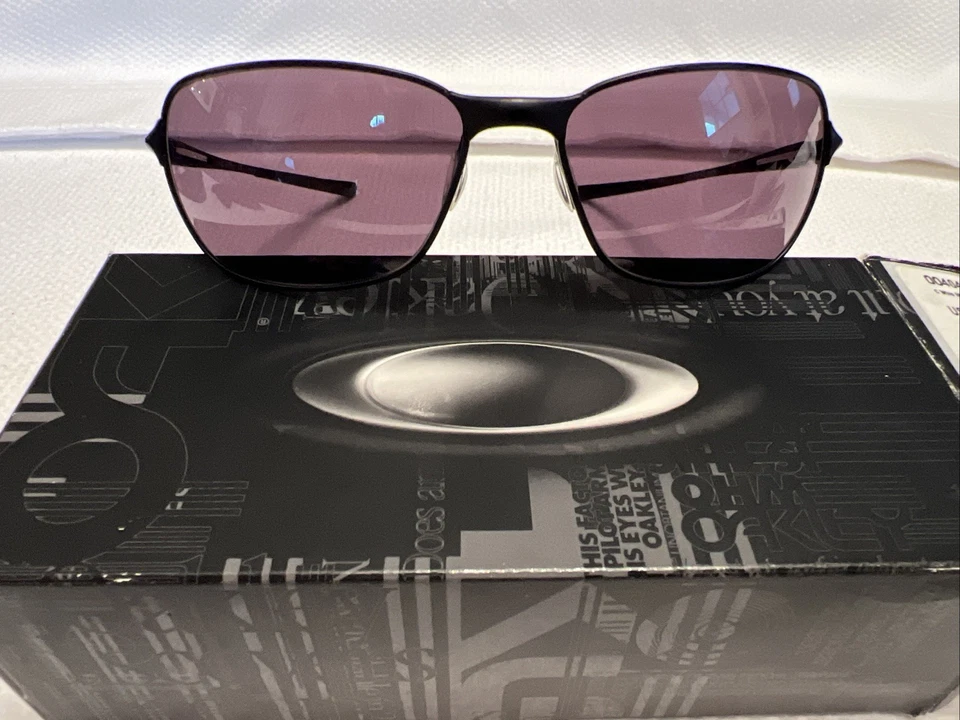 Nuevas gafas de sol Oakley C Wire OO4046-01 negras lentes rayadas falta almohadilla nasal Foto 2 de 4