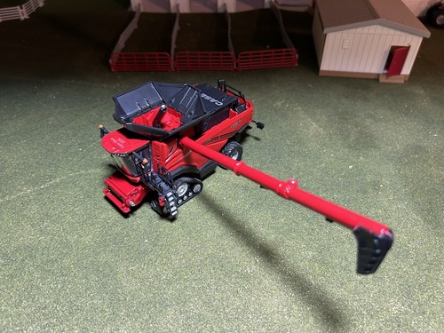 1/64 Ertl Case IH Axial-Flow AF11 2024 Farm Show Track Combine W/ No Headers - Picture 10 of 13