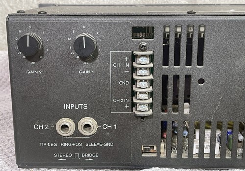 Rack Mount QSC USA 370 2-Chanel Pro Power Amplifier 110W/CH @ 8-Ohm 185W @ 4 - Picture 6 of 9