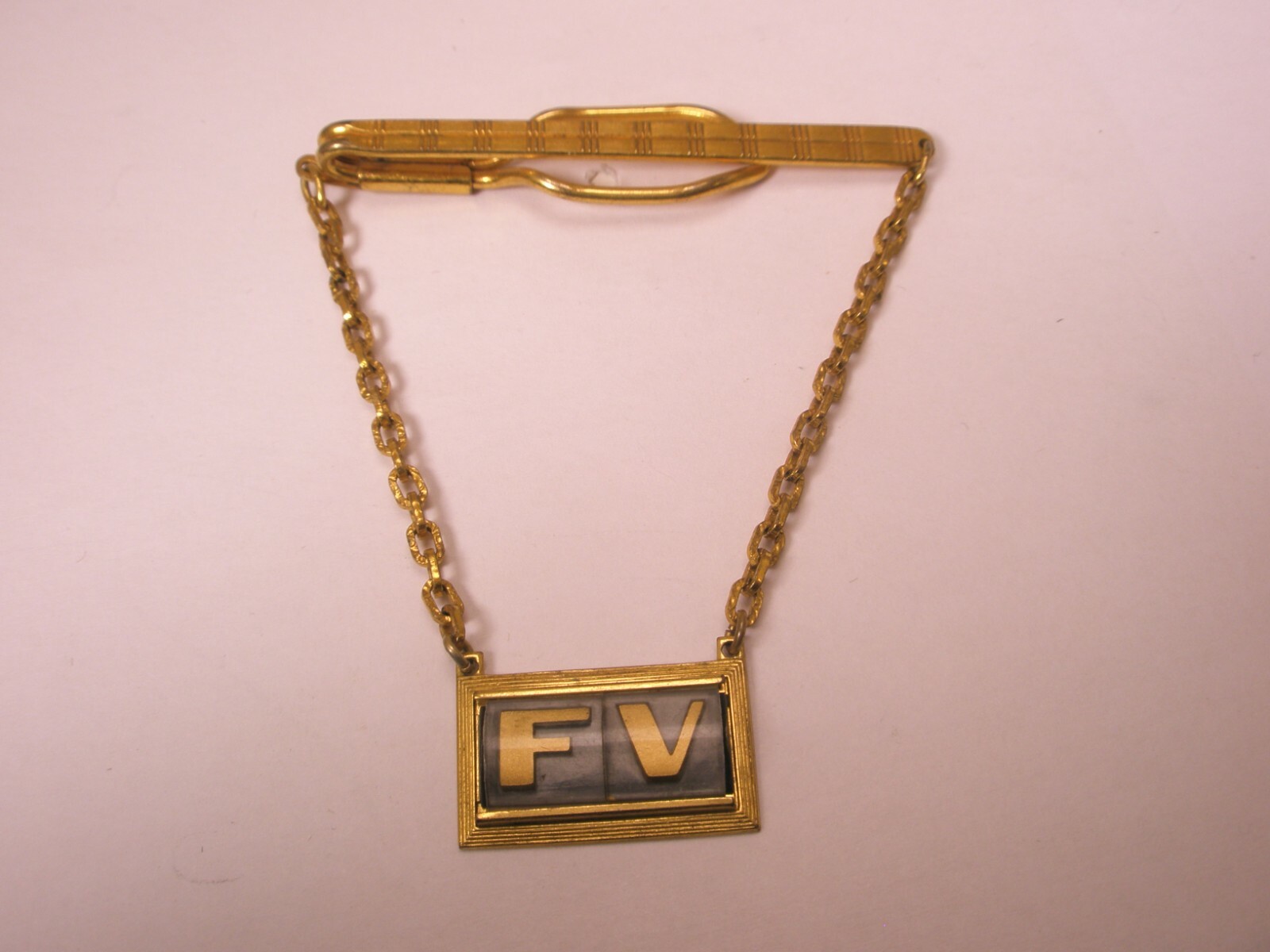 FV Monogram Initial Cable Link Chain Vintage HICK… - image 1