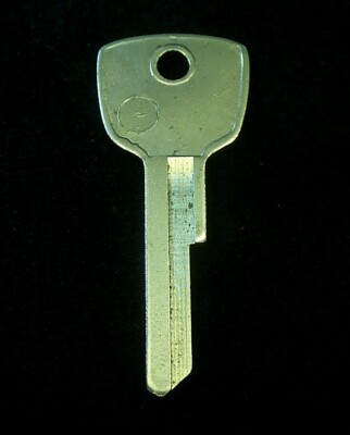 TA16 TOYOTA FJ40 LAND CRUISER 1965-1972 Primary KEY Blank T74V (1