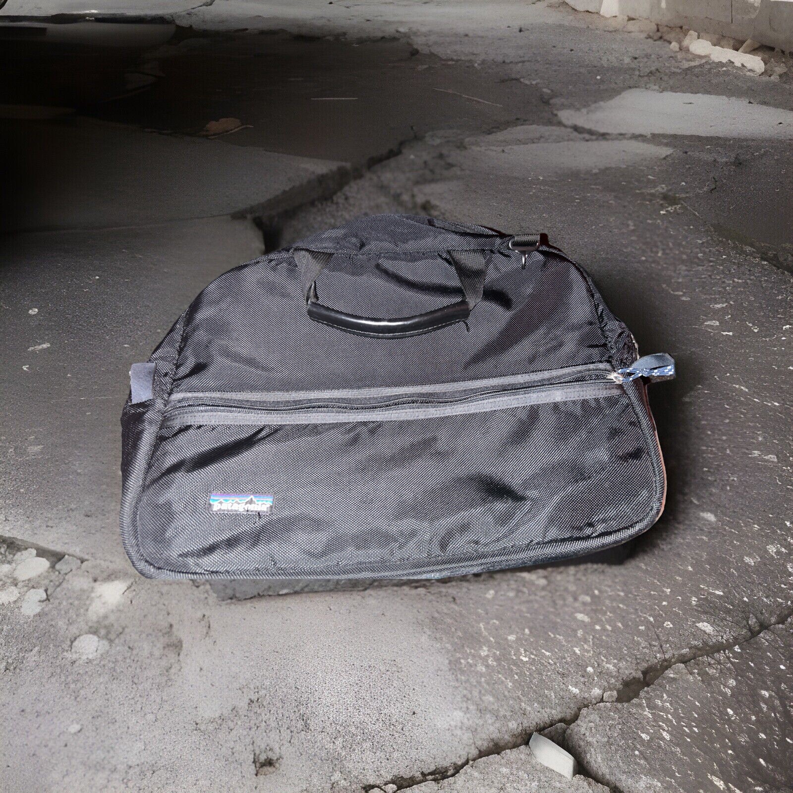 Patagonia- Messenger Briefcase - Men’s- Plain Black