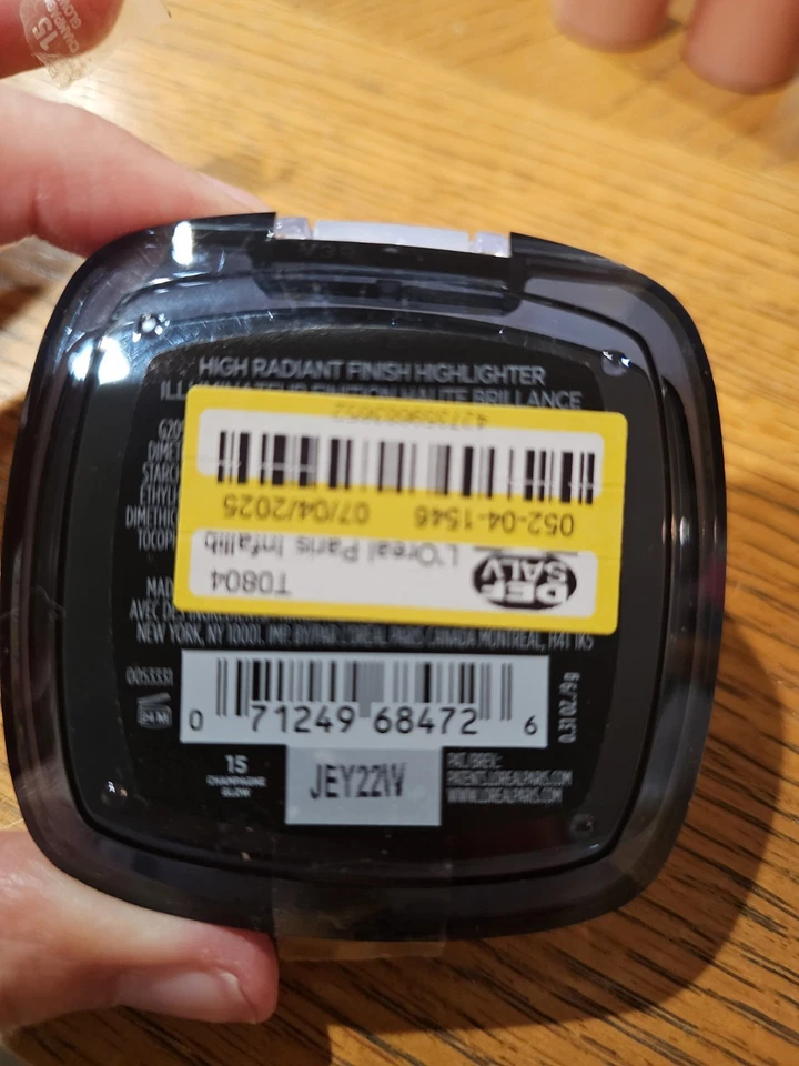 Iluminador iluminador Loreal Paris 24 horas Fresh Wear #15 brillo champán Foto 2 de 2