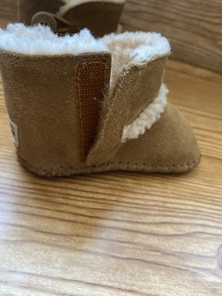 Botas UGG para bebés castaño Foto 4 de 4