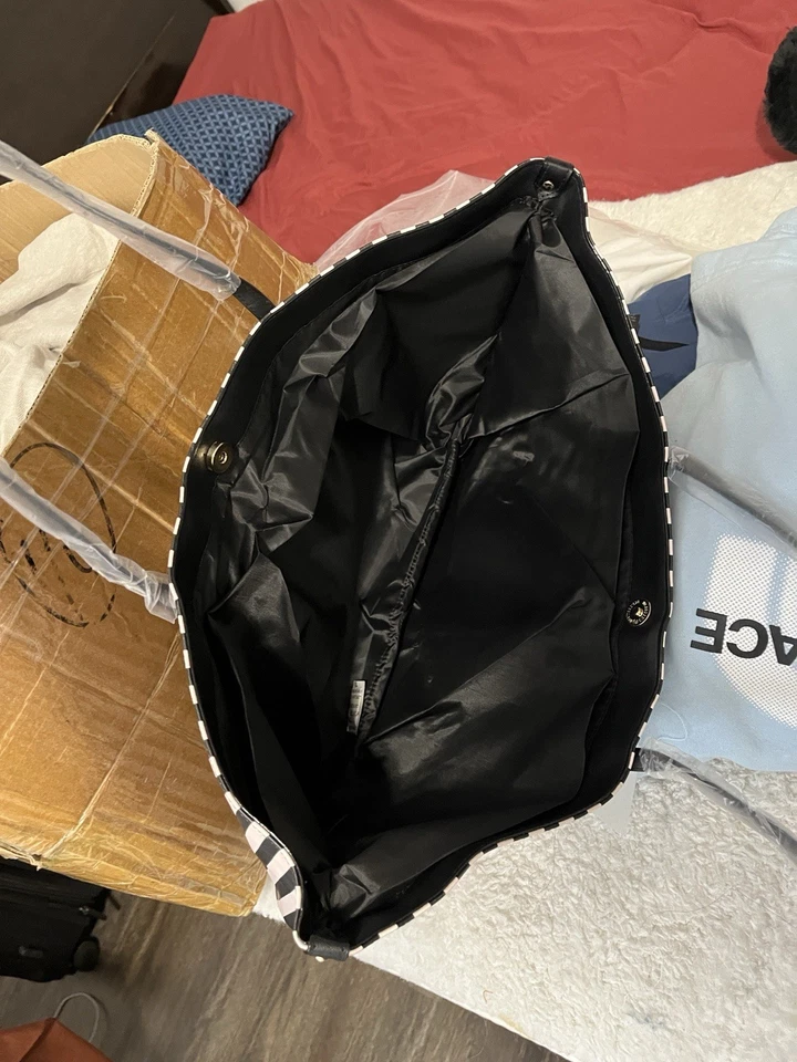 NWT Victoria’s Secret Large Black/White Weekender Tote Bag S12171704 - Image 4 of 4