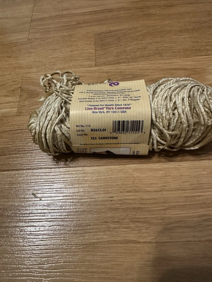 Lote 14+ Fios Marca Leão Chenille Sensations 710 Arenito Acrílico Bege - Imagem 3 de 4