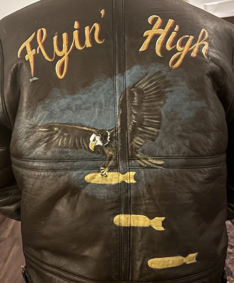 Chaqueta de vuelo de piel de oveja estilo B3/B6 pintada personalizada Segunda Guerra Mundial USAAF (reproducción) Foto 3 de 4