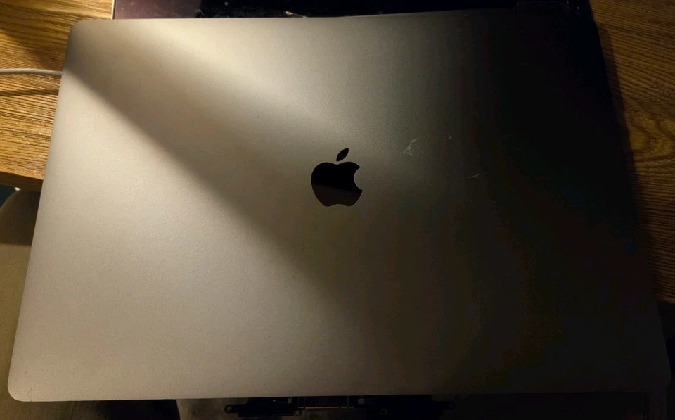Suspected flexgate issue - Genuine Macbook Pro 15.4" A1707 2016/17 Screen LCD - Image 3 of 3