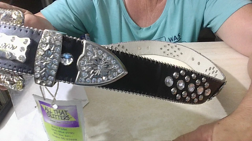 NWT COWGIRL BLING LEATHER BHW BELT Size M/37"W/O Buckle Extra Gems Retail $60 - Image 3 of 4