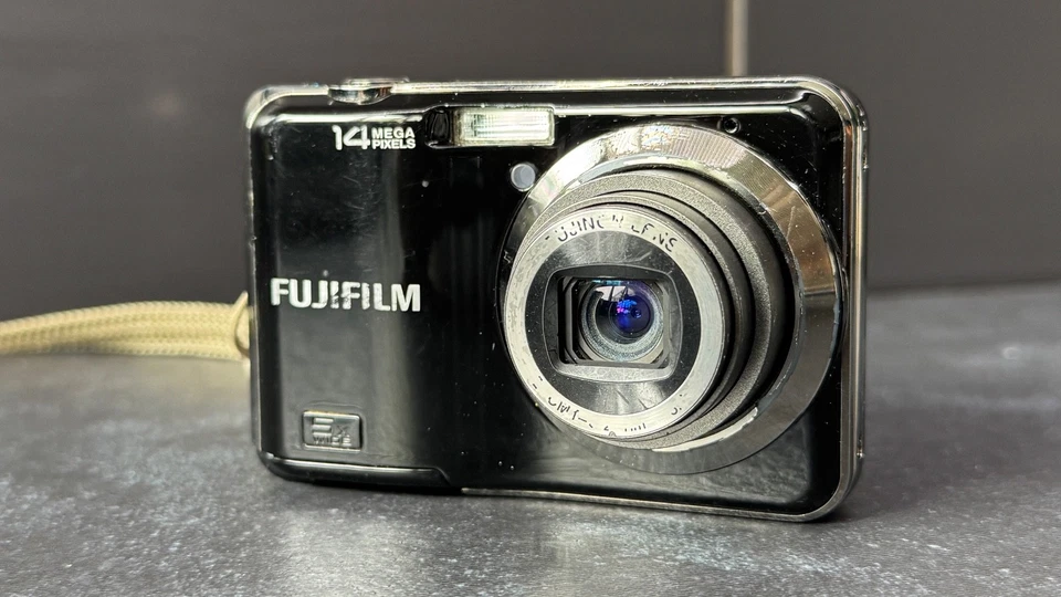 Fujifilm FinePix AX250 - 14MP digital camera with batteries, photo 1 of 5