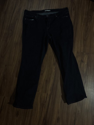 Curvy Dark Wash Levi Classic Bootcut Damenjeans