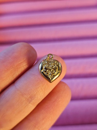 RARE FIND PRISTINE Solid 9ct Gold Puffy Scroll Heart Charm - Britain 1970 - Vint